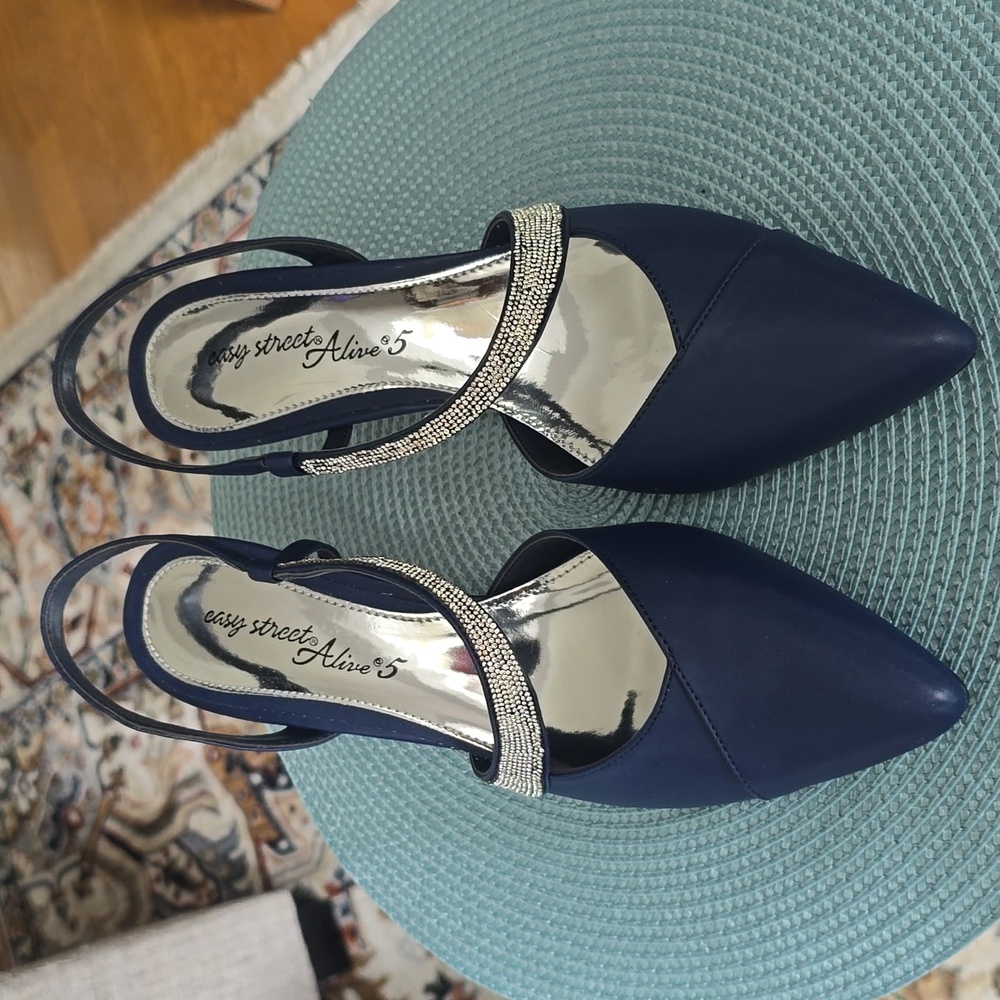 EASY STREET BRAND WOMENS BLUE & "DIAMONDS" SEXY, SPARKLING FANCY HEELS SIZE 9